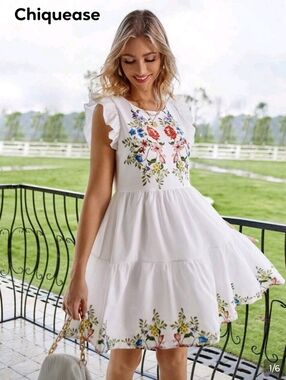 White Floral Ruffle Sleeve dress Size Small